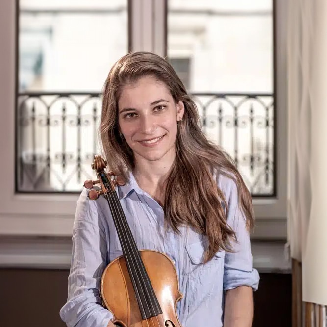 Flora Santi, professeur de violon, alto et coordinatrice pédagogique