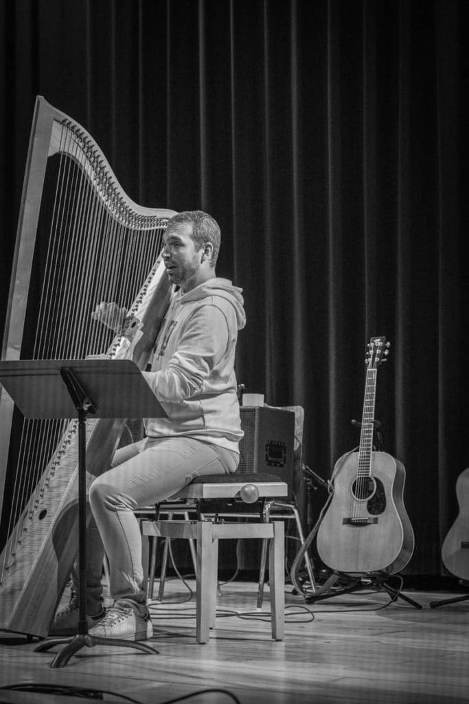 Samuel Moreno Professeur de harpe, flûte traversière, chant et piano