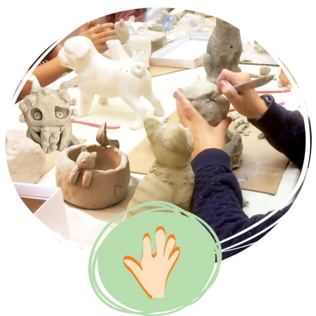 Atelier de modelage terre pour enfants de 4 à 8 ans pendant les vacances scolaires